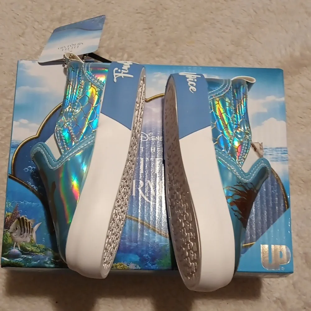 Groundup Disney's the little mermaid low top canvas shoe's - Picture 3 of 6